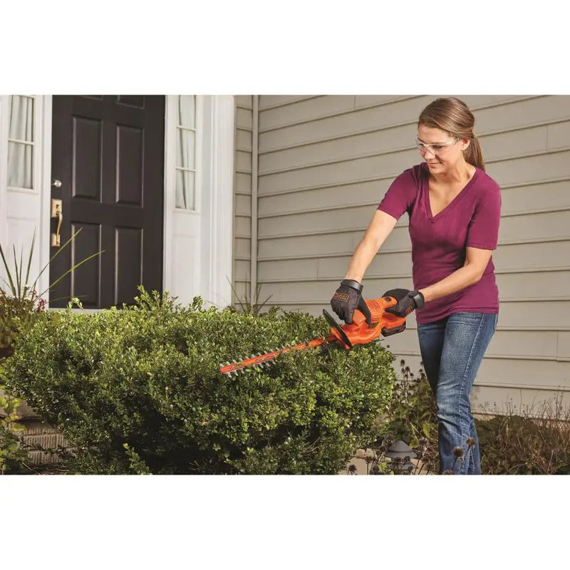 BLACK AND DECKER 20V MAX 18 in Cordless Hedge Trimmer - LHT218C1